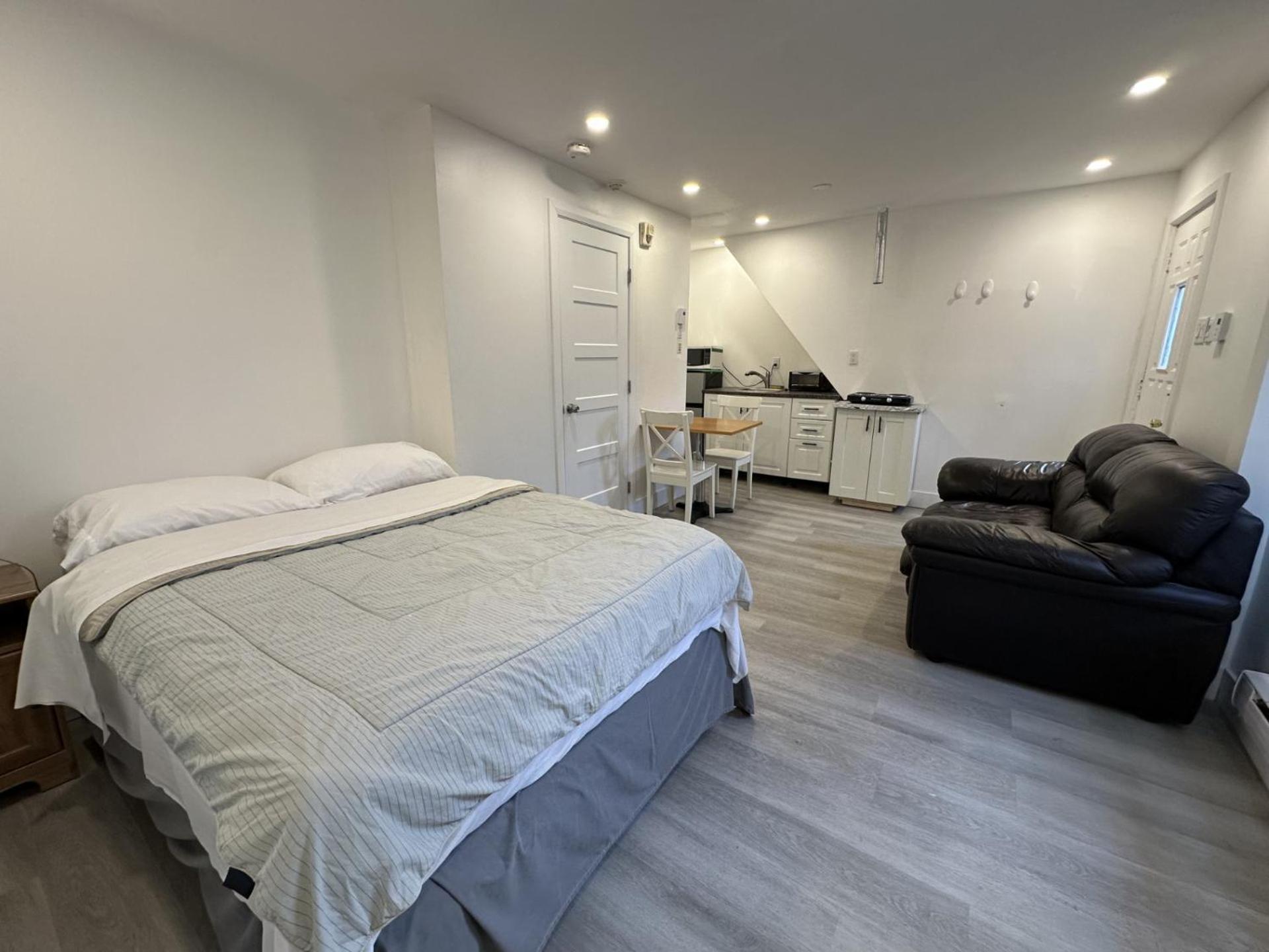Hotel Mini Inc, Montreal